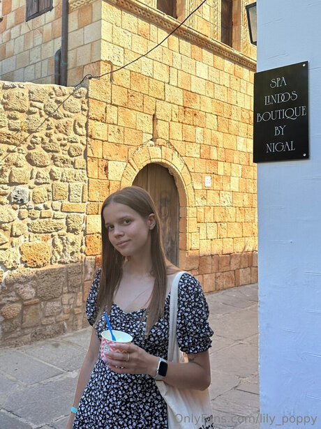 Lily Poppy OnlyFans Beiträge