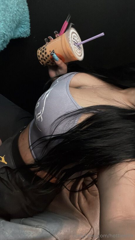 Hottiehills NurlyFans-Brüste