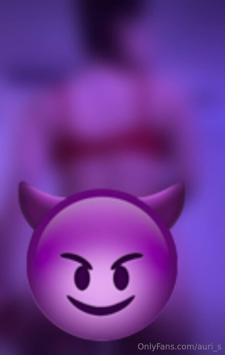Auri S OnlyFans Striptease