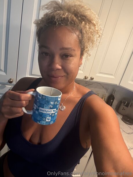 Falynfonoimoanafree OnlyFans