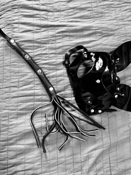 Sexyafroditax OnlyFans nackte Brüste