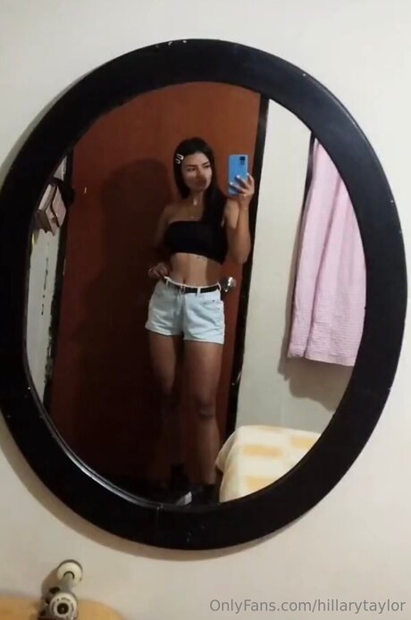 Hillarytaylor OnlyFans Striptease