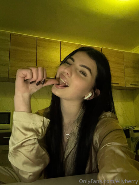 Ellyberry NurlyFans-Pornos