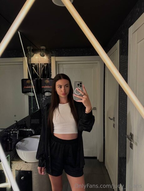 Judy Evans OnlyFans Bilder