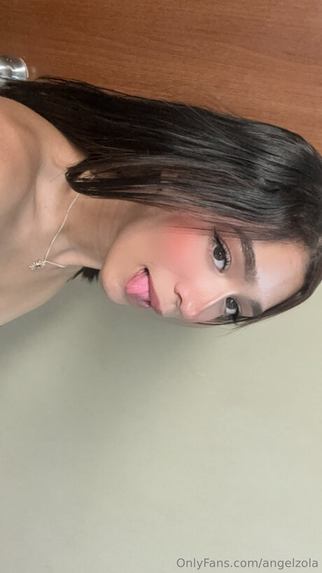 Angelzola Leaked OnlyFans Sex