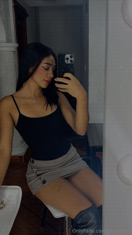 Angelzola Nacktbilder von OnlyFans geleakt