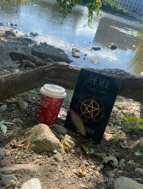 Theveilseries OnlyFans Model Fotos