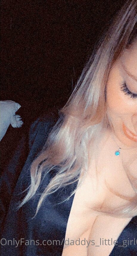 Daddys Little Girl0 OnlyFans explizite Inhalte