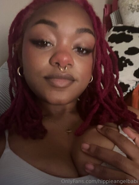 Hippieangelbabi OnlyFans explizite Inhalte