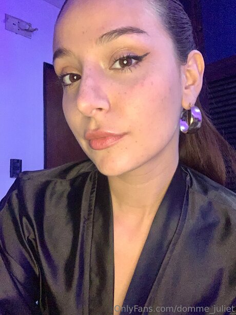 Domme Juliet Model OnlyFans Foto