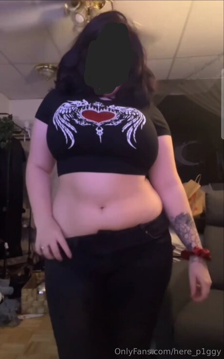 Here P1ggy OnlyFans Fotos