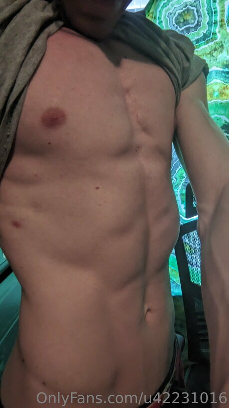 U42231016 OnlyFans Star