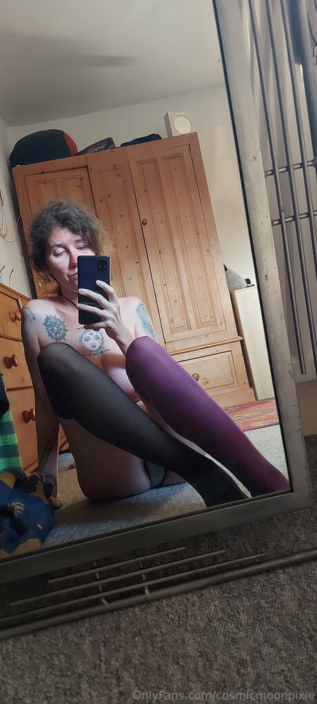 Cosmicmoonpixie OnlyFans Nacktbilder
