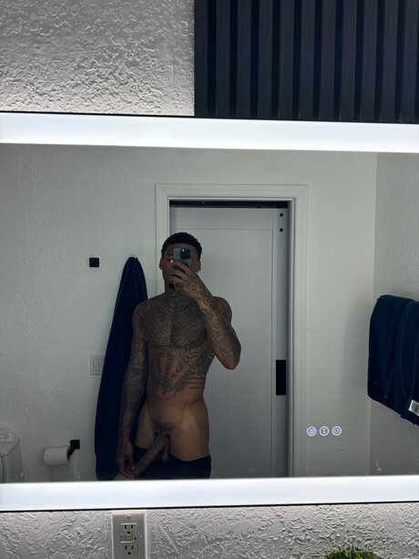 Lotsofyayo Nackt auf OnlyFans