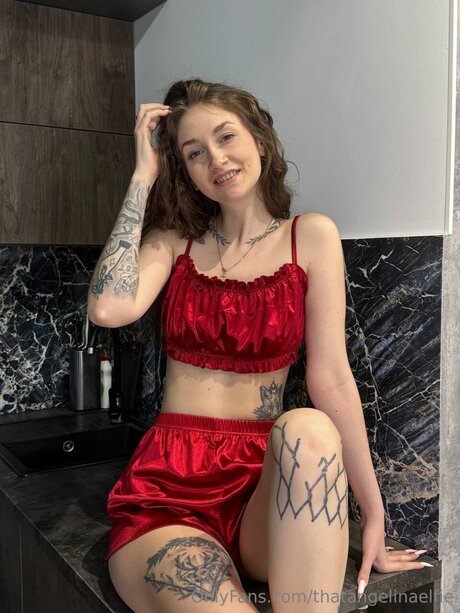 Thatangelinaelfie Oben ohne OnlyFans