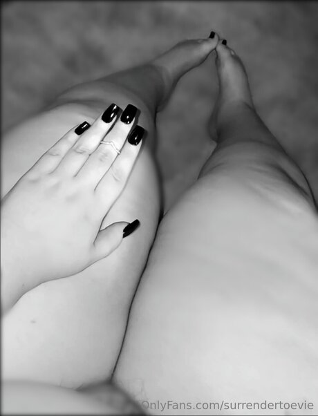 Surrendertoevie OnlyFans Gratis-Inhalte