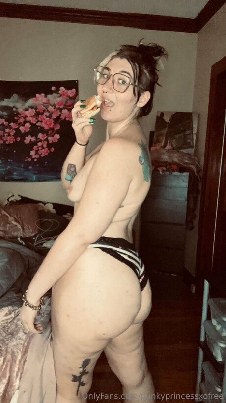 Punkyprincessxofree OnlyFans Striptease