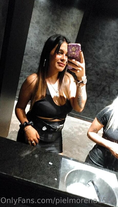 Pielmorena1506 OnlyFans