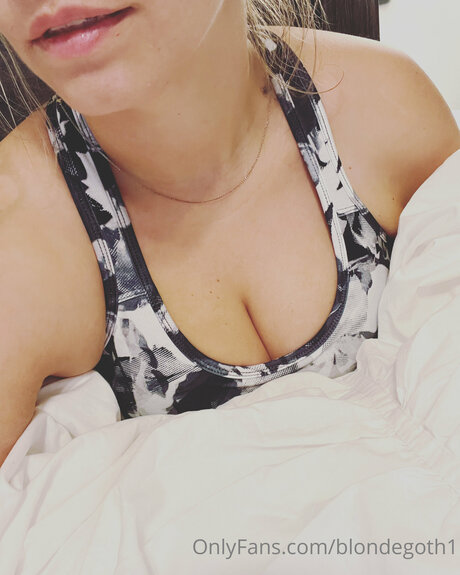 Blondegoth1 OnlyFans Leaj