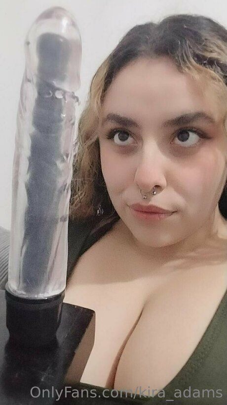 Kira Adams Nacktbilder von OnlyFans