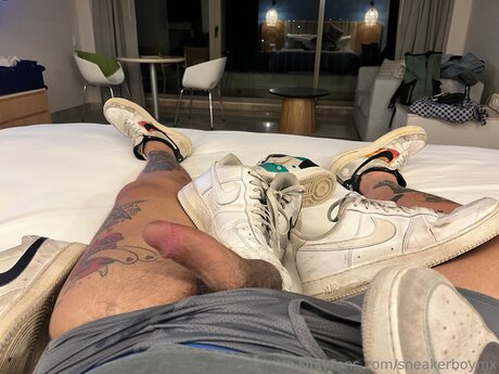 Sneakerboymx OnlyFans Lesbisch