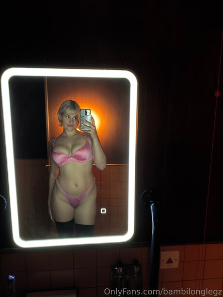 Bambilonglegz Leaked OnlyFans Bilder