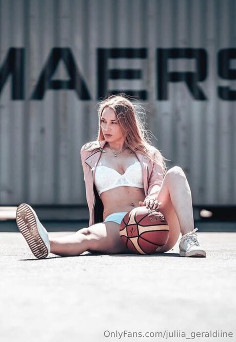 Juliia Geraldiine OnlyFans gratis