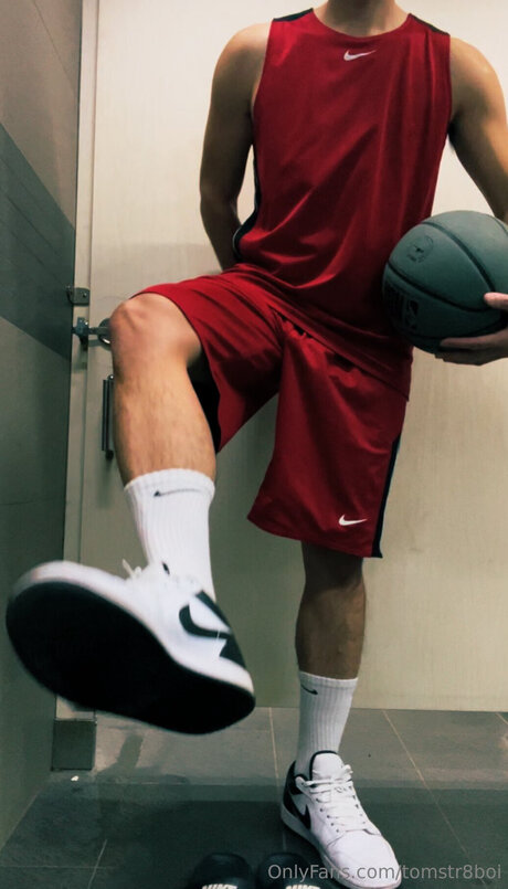 Tomstr8boi OnlyFans nackte Brüste