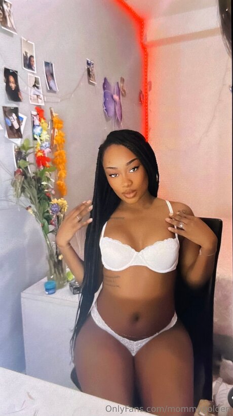 Ebonatina OnlyFans Nacktbilder