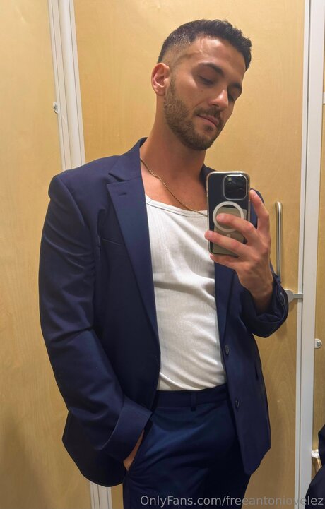 Freeantoniovelez OnlyFans-Model
