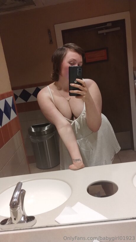 Babygirl01923 OnlyFans geleakt