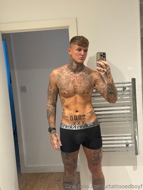 Urtattooedboyf OnlyFans-Model