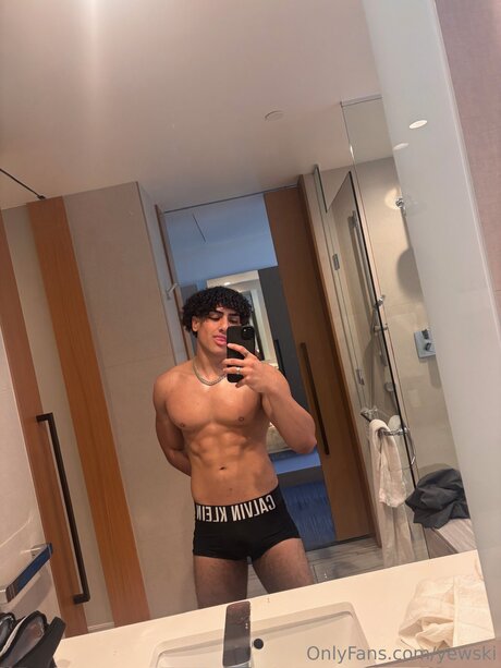 Yewski Nacktbilder auf OnlyFans