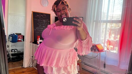 Aichablack OnlyFans nackte Brüste