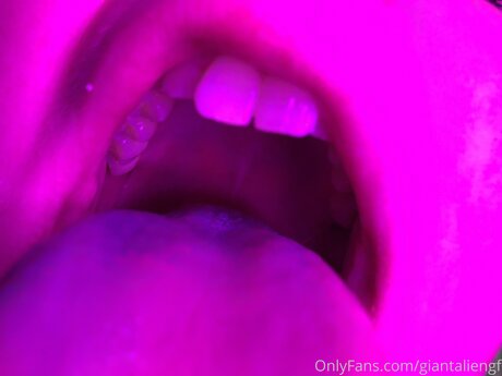 Giantaliengf OnlyFans geleakte Brüste