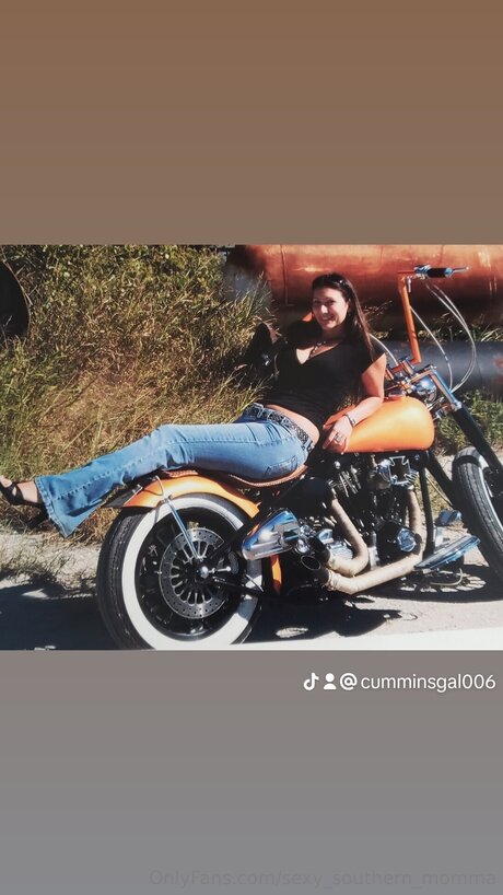 Sexy Southern Momma Nacktbilder von OnlyFans