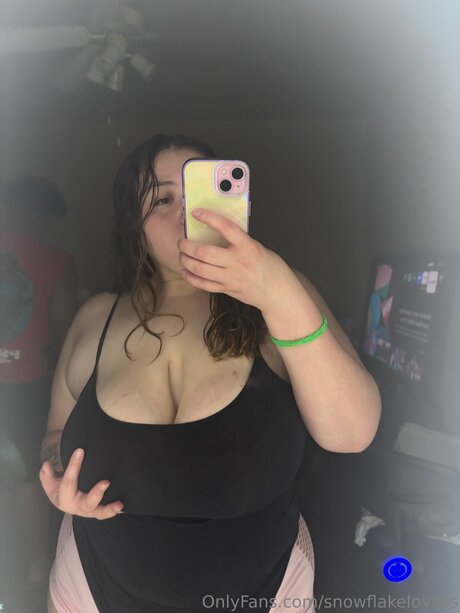 Snowflakelovess OnlyFans geleakte Brüste