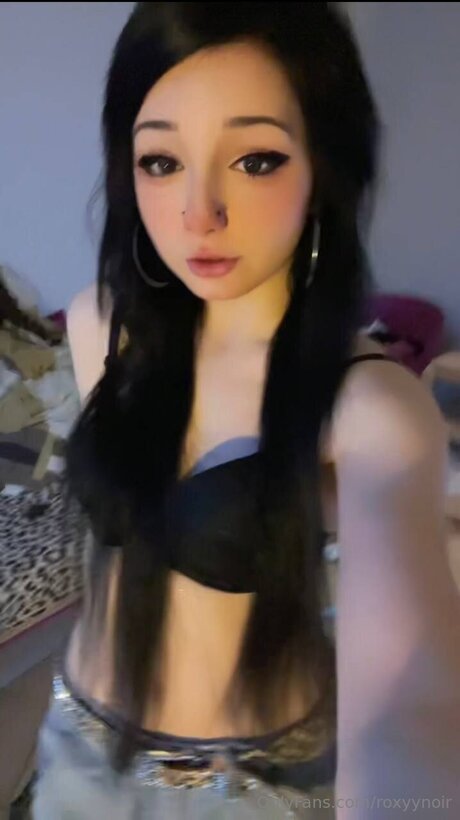 Roxyynoirrr OnlyFans Striptease
