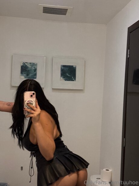 Tuuhoe Nacktpornos auf OnlyFans