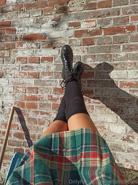 Bellavontroubles OnlyFans Lesbisch