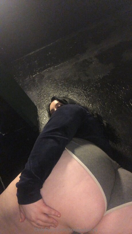 Snowwfairyy OnlyFans schlank