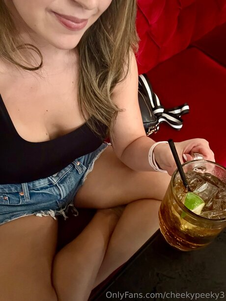 Cheekypeeky3 OnlyFans nackt