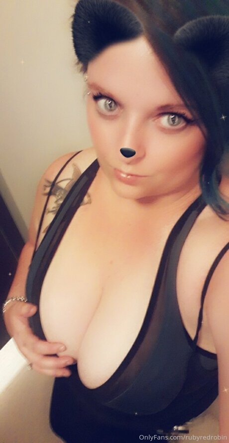 Rubyredrobin Leaked OnlyFans Bilder