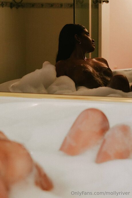 Mollyriver OnlyFans Model Bilder