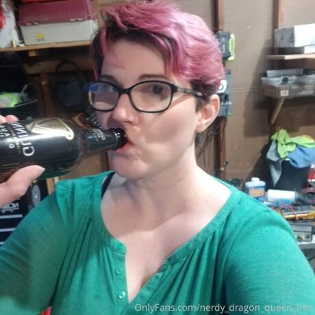 Nerdy Dragon Queen Free OnlyFans Leaks Pornografie