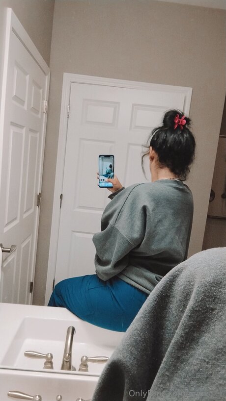 Vrnesser Nacktbilder von OnlyFans geleakt