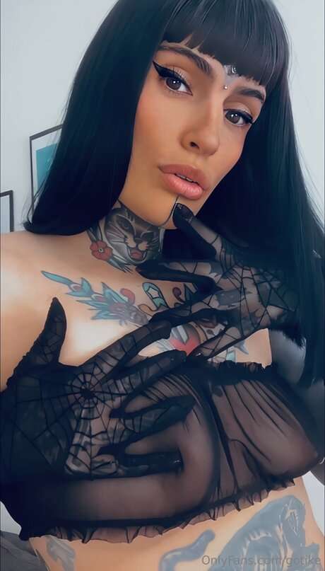 Gotikefree Nacktbilder von OnlyFans geleakt