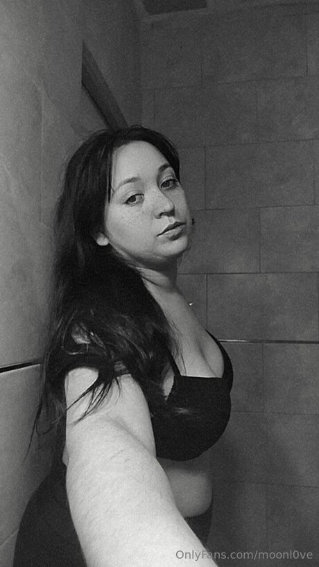Moonl0ve NurlyFans-Pornos