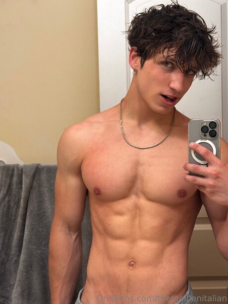 Therealbenitalian Nackt