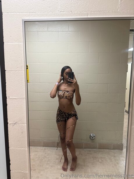 Hernamessarae OnlyFans Modelfoto